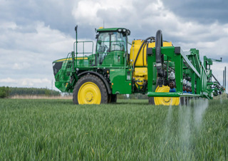 Zelfrijdende veldspuiten John Deere R4140i