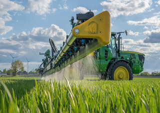Zelfrijdende veldspuiten John Deere R4150i