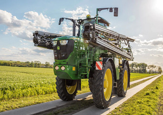 Zelfrijdende veldspuiten John Deere R4150i