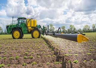 Zelfrijdende veldspuiten John Deere R4150i