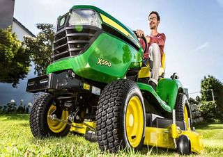 Zitmaaiers en Tuin tractoren John Deere X590