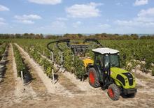 Tractoren met tweewielaandrijving Claas Nexos 210 VL