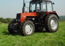Tractoren met vierwielaandrijving Belarus 1025