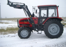 Tractoren met vierwielaandrijving Belarus 1025.3