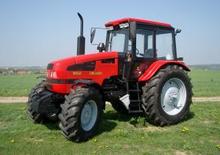 Tractoren met vierwielaandrijving Belarus 1221