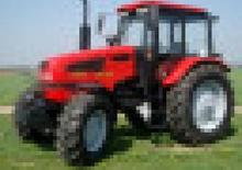 Tractoren met vierwielaandrijving Belarus 1221.3