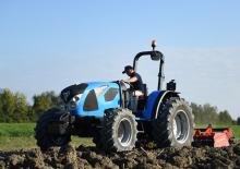 Tractoren met vierwielaandrijving Landini 4-075D T3