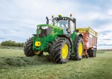 Tractoren met vierwielaandrijving John Deere 6130M