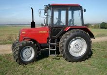 Tractoren met vierwielaandrijving Belarus 820 F
