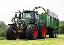 Tractoren met vierwielaandrijving Fendt 820 Vario