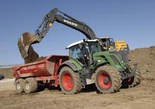 Tractoren met vierwielaandrijving Fendt 824 Vario SCR