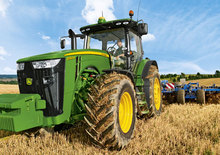 Tractoren met vierwielaandrijving John Deere 8245 R