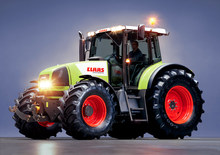 Tractoren met vierwielaandrijving Claas Ares 826 RZ Comfort