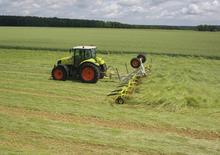 Tractoren met vierwielaandrijving Claas Arion 410