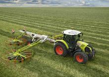 Tractoren met vierwielaandrijving Claas Arion 550