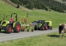 Tractoren met vierwielaandrijving Claas Elios 230