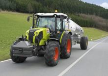 Tractoren met vierwielaandrijving Claas Elios 230