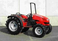 Tractoren met vierwielaandrijving Massey Ferguson MF 2415