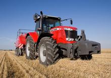 Tractoren met vierwielaandrijving Massey Ferguson MF 7624 Dyna 6