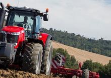 Tractoren met vierwielaandrijving Massey Ferguson MF 8737