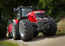 Tractoren met vierwielaandrijving Massey Ferguson MF 8740 S