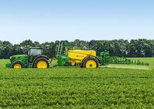 Getrokken veldspuiten John Deere M962