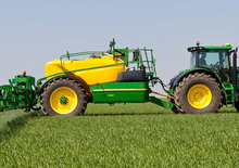 Getrokken veldspuiten John Deere R962i