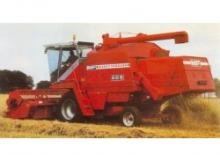 Combine maaidorsers Massey Ferguson 560