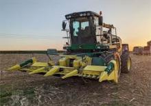 Combine maaidorsers maïskop John Deere 445