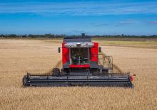 Combine maaidorsers Massey Ferguson MF 5690