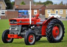 Tractoren met tweewielaandrijving Massey Ferguson 135