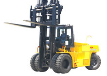 Ruwterrein-heftrucks TCM FD 230-2