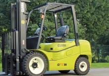Dieselheftrucks Clark GTS 33 D
