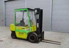 Dieselheftrucks Clark DPM 30 N