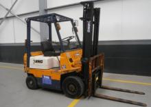 Dieselheftrucks Yang FD 15 Mark 3