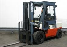 Dieselheftrucks Nissan FGJ 02 A 30 U