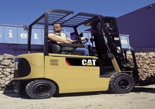 Elektrische vorkheftrucks Caterpillar EP30K PAC