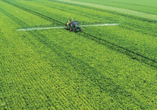 Getrokken veldspuiten John Deere M 944 i