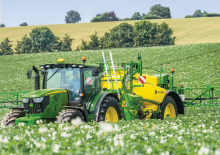 Getrokken veldspuiten John Deere M944i