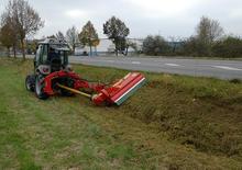 Zomeronderhoudsapparatuur/Hellingmaaiers Humus SP 200