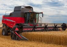 Combine maaidorsers Massey Ferguson Beta 7370