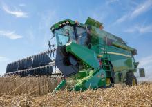 Combine maaidorsers John Deere W330 PTC