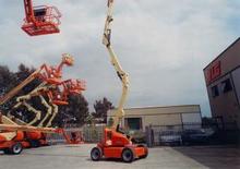 Knikarmhoogwerkers op wielen JLG M450AJ