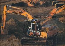 Rupsgraafmachines Case 9010