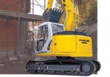 Rupsgraafmachines New Holland E 135 B SR