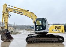 Rupsgraafmachines New Holland E215LC-ME