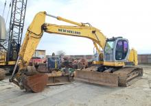 Rupsgraafmachines New Holland E235SR