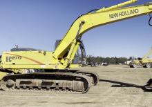 Rupsgraafmachines New Holland EC270