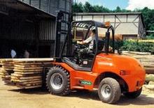 Ruwterrein-heftrucks Ausa C 500 H x 4