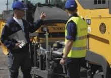 Track-asfalteermachines Volvo ABG325